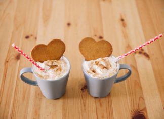 Hygge – živeti srečno po dansko vroča čokolada